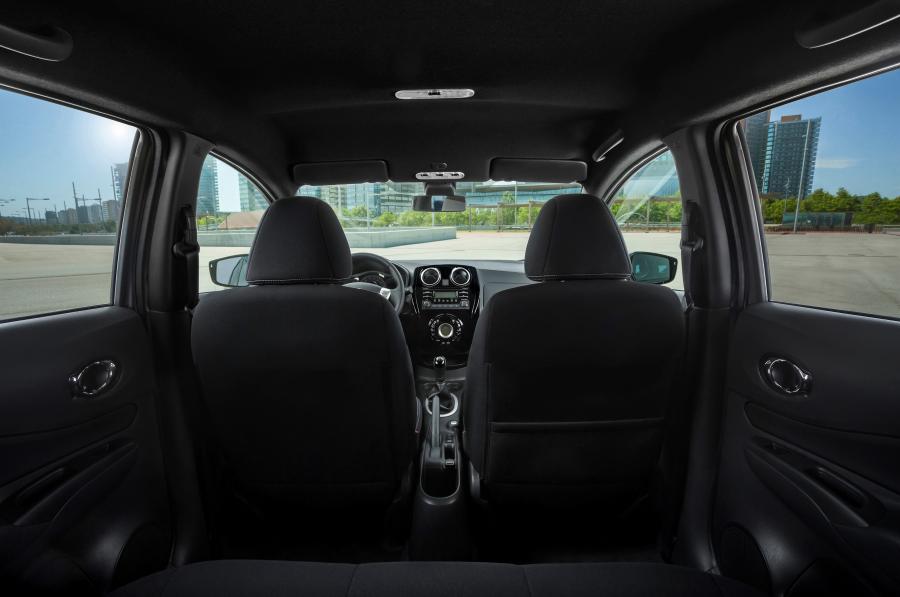 Интерьер Nissan Note Black Edition 2016 года  (фото 12 из 13)
